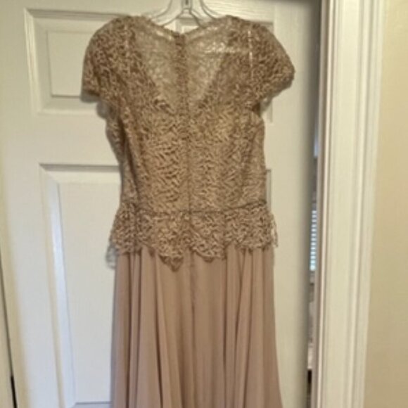 NWT La Femme 27098SC Chiffon Mother of The Bride Dress Dusty Lilac Size 6 and 8 - Picture 7 of 8